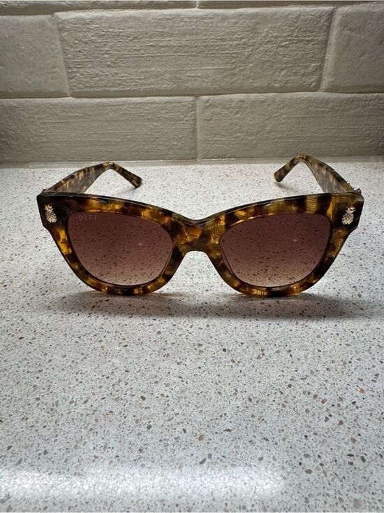 Diff Eyewear Accessories - Diff Eyewear x The White Lotus Hawaii Pineapple Sunglasses with Case and Cloth